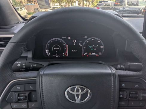 Used 2025 Toyota Tacoma TRD Off-Road AWD/4WD image 35