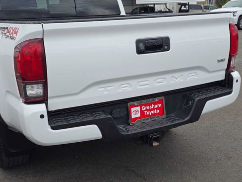 Used 2019 Toyota Tacoma TRD Off-Road AWD/4WD image 13
