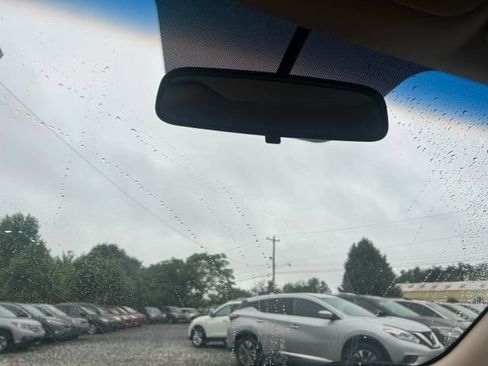 Used 2012 Kia Sedona LX image 18