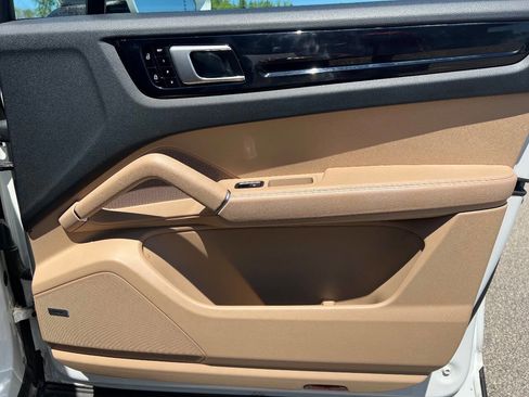 Used 2019 Porsche Cayenne AWD/4WD image 25