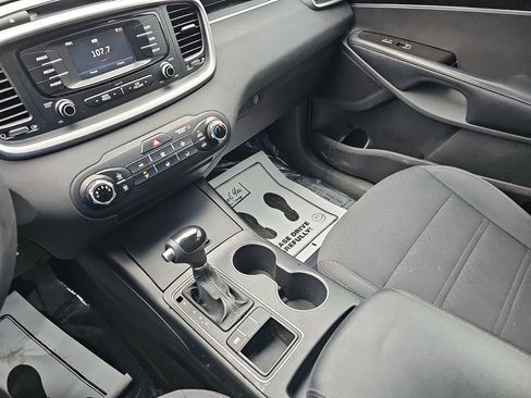 Used 2017 Kia Sorento FWD image 27