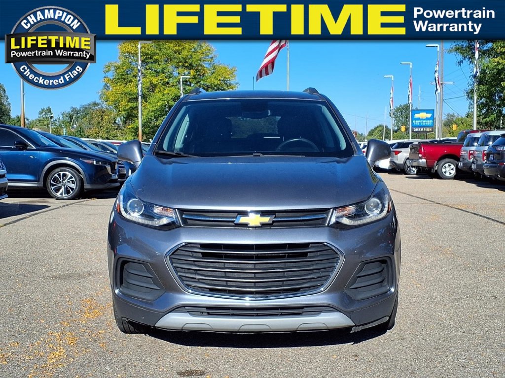 Used 2020 Chevrolet Trax LT w/ LT Convenience Package FWD image 2