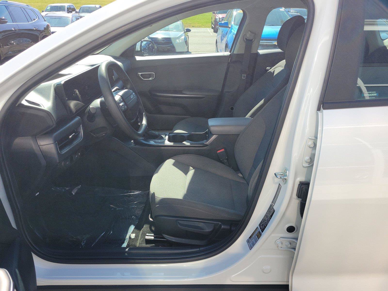 Used 2025 Kia K4 FWD image 15