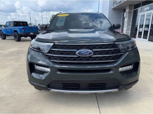 Used 2022 Ford Explorer XLT w/ Equipment Group 202A AWD/4WD image 5
