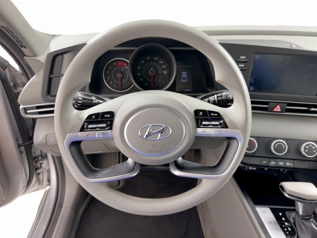 Used 2021 Hyundai Elantra SE FWD image 10