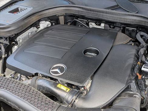 Used 2021 Mercedes-Benz GLC 300 4MATIC image 24