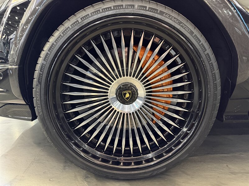 Used 2024 Lamborghini Urus S AWD/4WD image 9