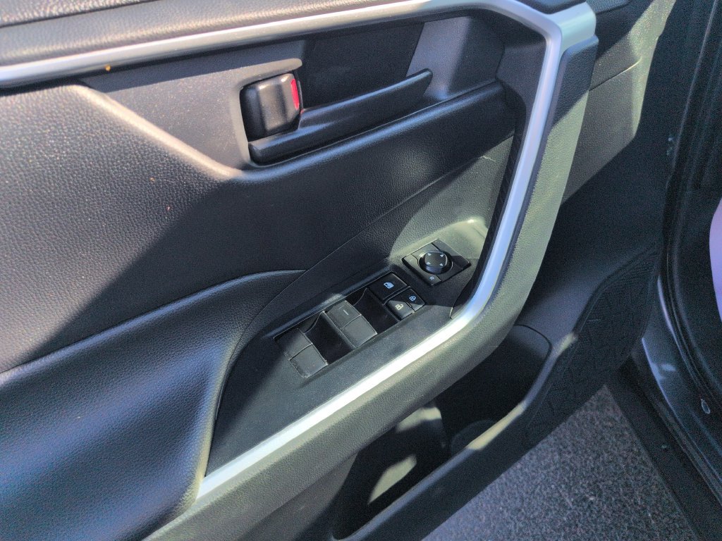 Certified 2025 Toyota RAV4 LE AWD/4WD image 11