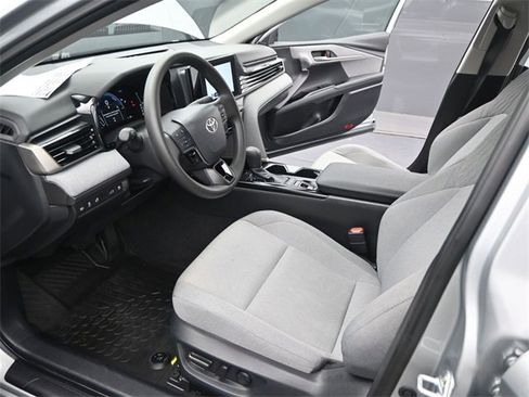 Used 2025 Toyota Camry LE image 6