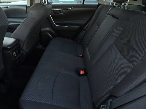 Used 2022 Toyota RAV4 LE AWD/4WD image 11