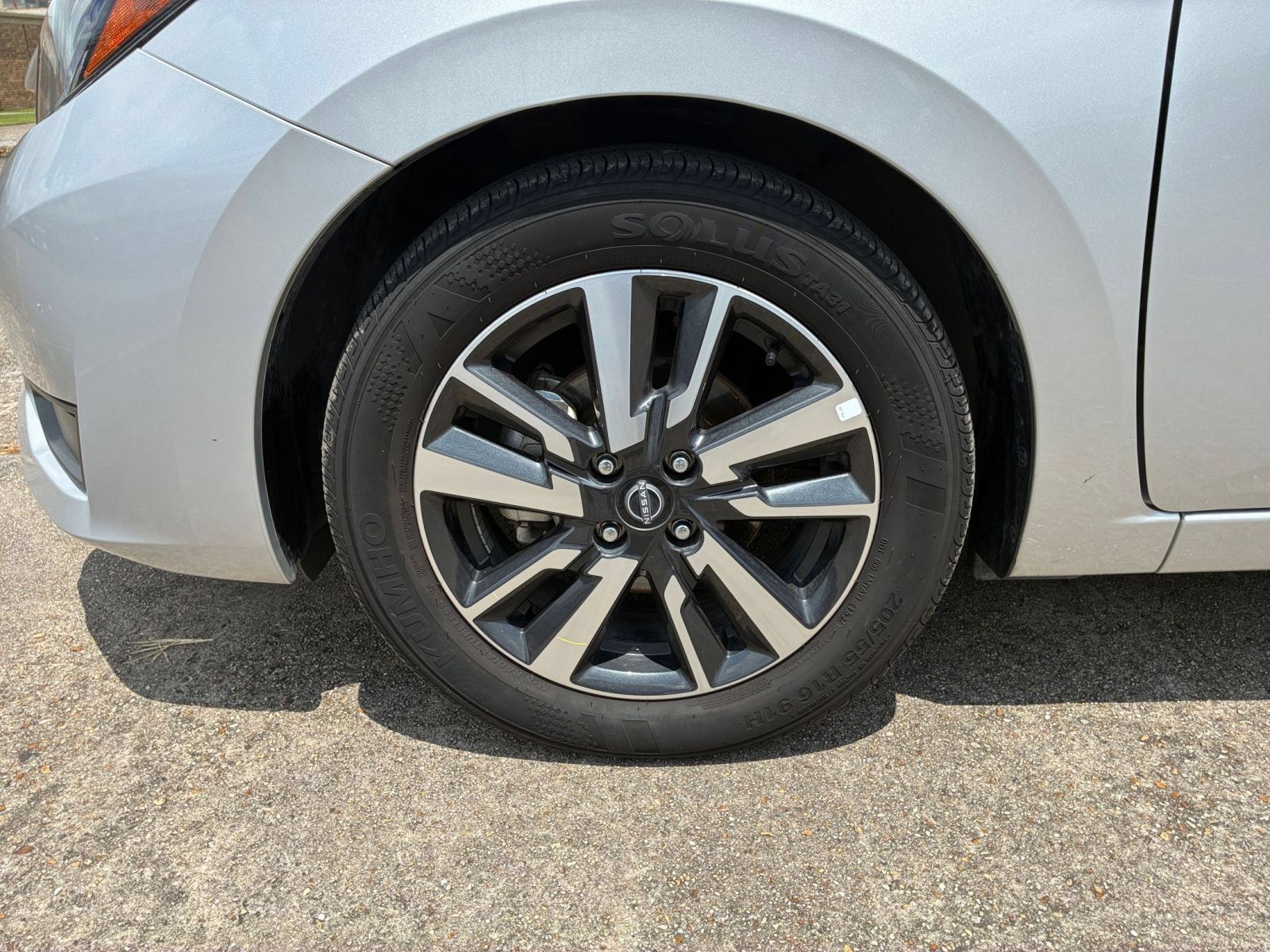 Used 2025 Nissan Versa SV FWD image 27