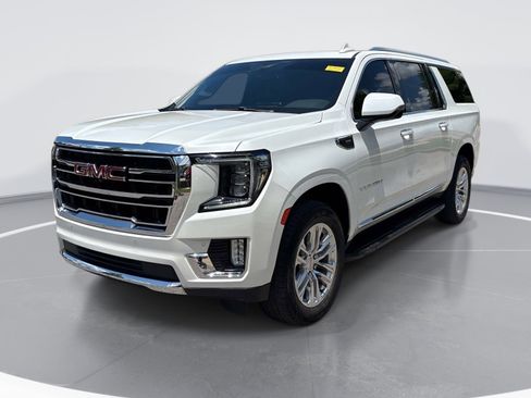 Used 2021 GMC Yukon XL SLT w/ Rear Media and Nav Package AWD/4WD image 3