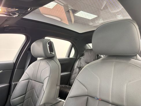 Used 2024 BMW i7 xDrive60 w/ Executive Package image 15