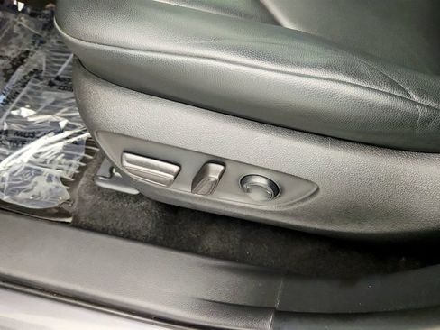 Used 2024 Toyota Highlander XLE AWD/4WD image 12
