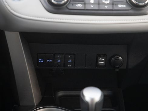 Used 2017 Toyota RAV4 Platinum FWD image 19