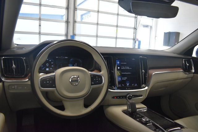 Used 2022 Volvo S60 T8 R-Design Expression w/ Premium Package AWD/4WD image 23