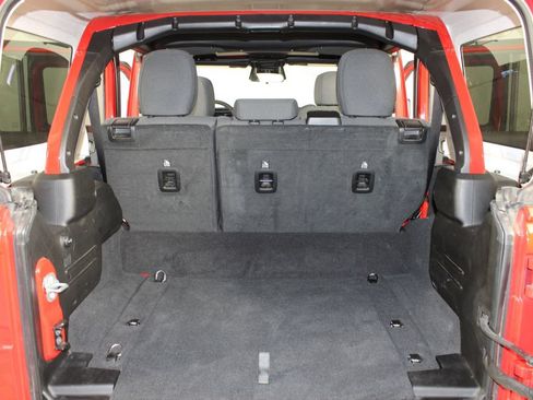 Used 2025 Jeep Wrangler Unlimited Sahara AWD/4WD image 17