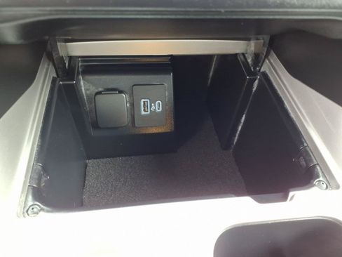 Used 2023 Ford Explorer XLT w/ Equipment Group 202A AWD/4WD image 12
