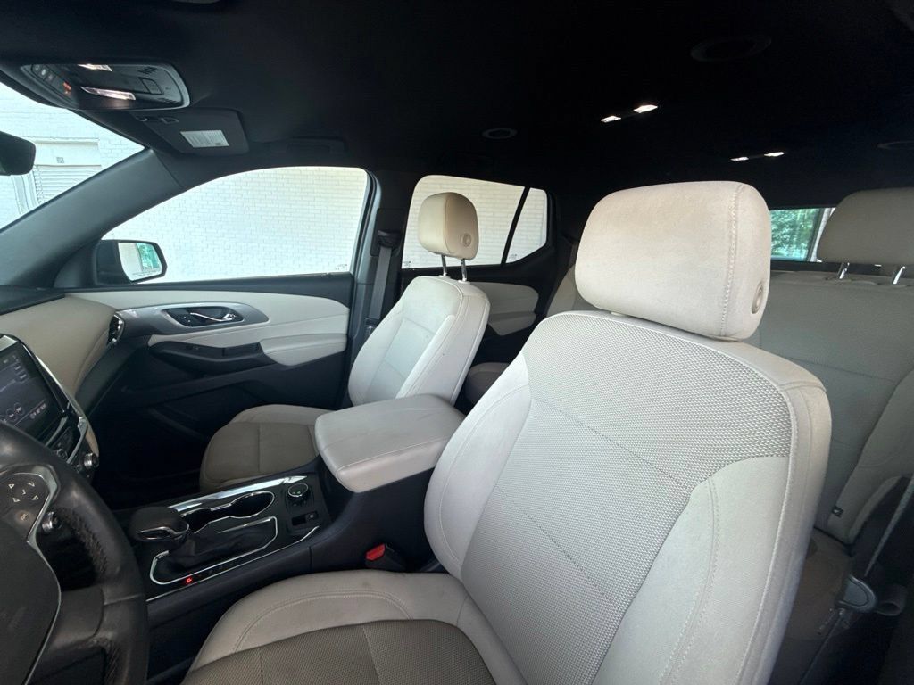 Used 2023 Chevrolet Traverse LT FWD image 21