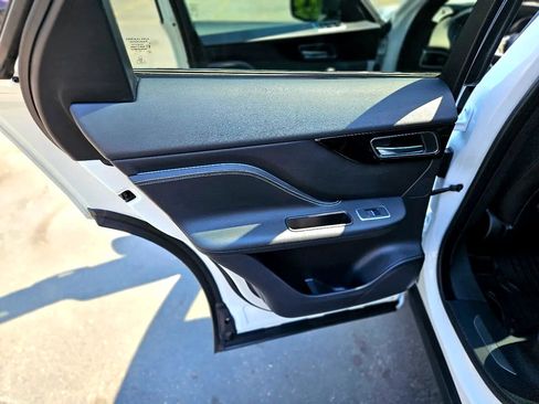 Used 2019 Jaguar F-PACE R-Sport image 29