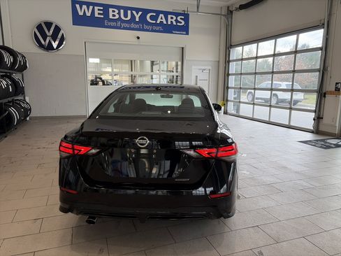 Used 2023 Nissan Sentra SR w/ Midnight Edition Package image 6