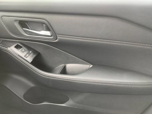 Used 2025 Nissan Rogue SL FWD image 21