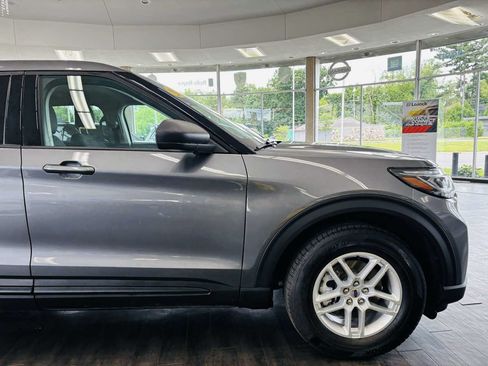 Used 2026 Ford Explorer Active AWD/4WD image 5