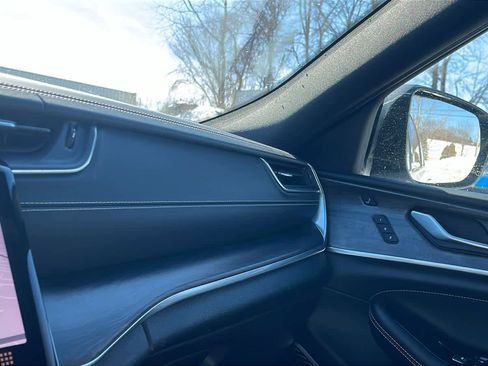 Used 2022 Jeep Grand Cherokee L Overland w/ Luxury Tech Group IV image 19