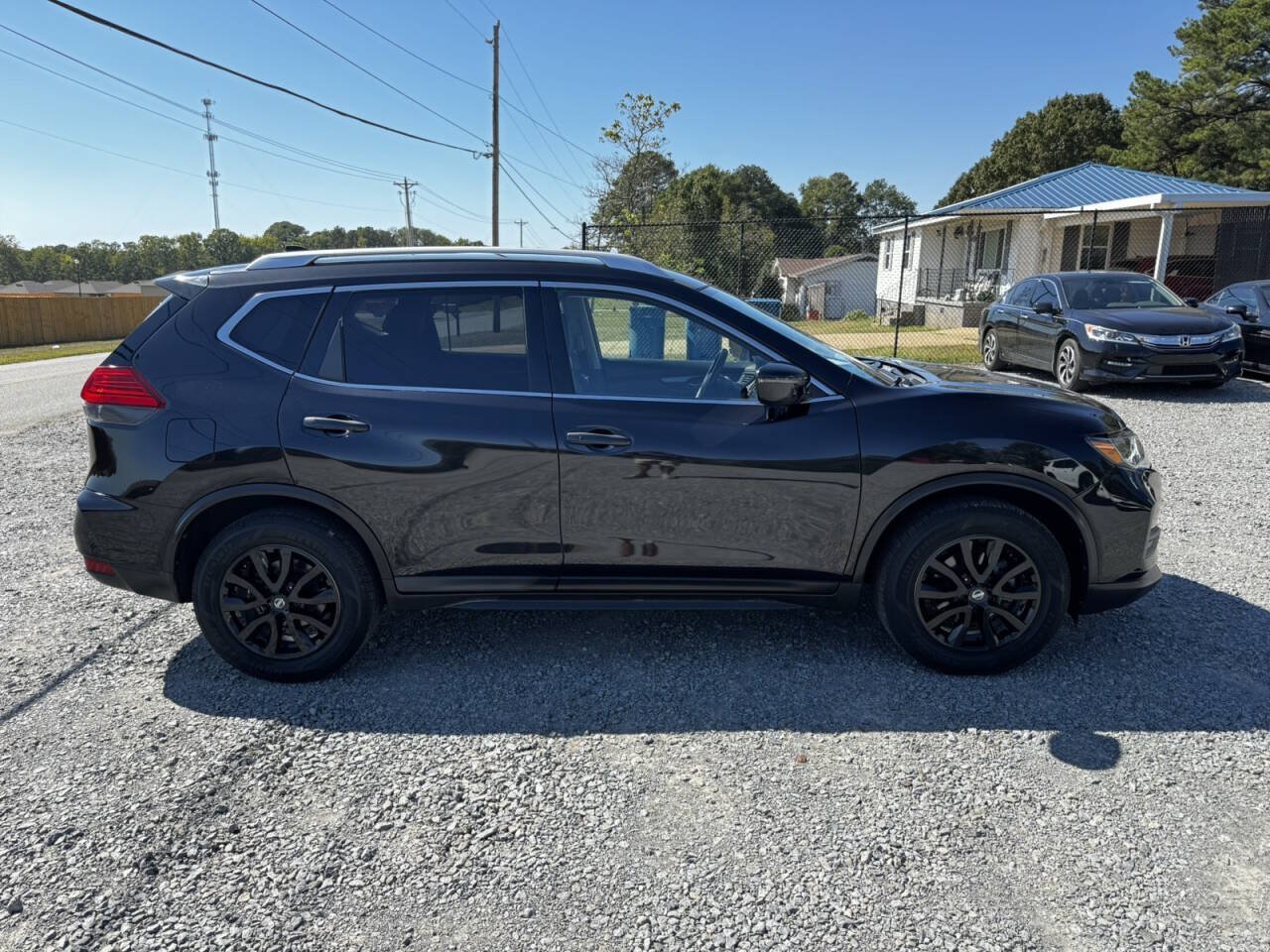 Used 2017 Nissan Rogue SV FWD image 6