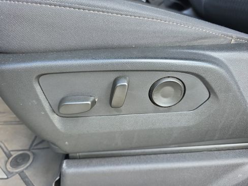 Used 2024 Chevrolet Silverado 2500 Custom w/ Custom Value Package image 19