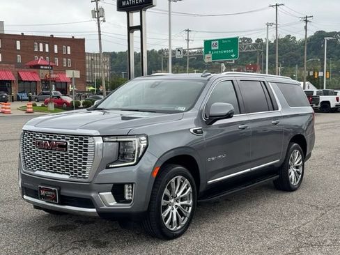 Used 2022 GMC Yukon XL Denali AWD/4WD image 2