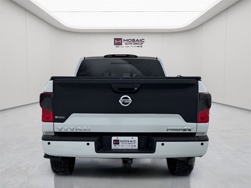 Used 2018 Nissan Titan PRO-4X image 6