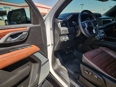 Used 2024 GMC Yukon Denali Ultimate AWD/4WD image 14