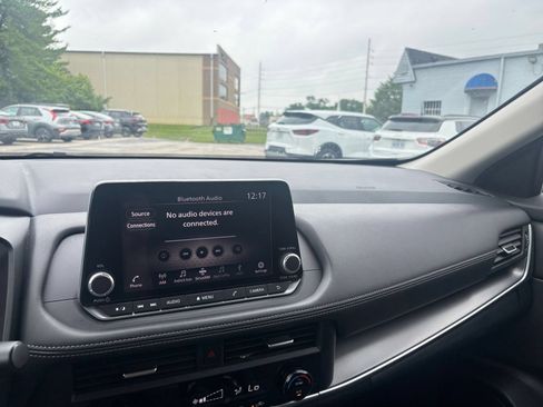 Used 2025 Nissan Rogue SV FWD image 37