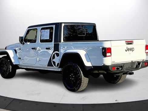 Certified 2022 Jeep Gladiator Sport image 6