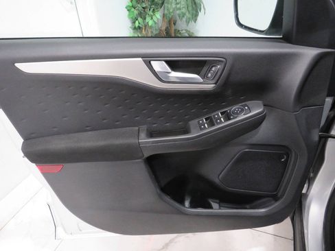 Used 2020 Ford Escape SE FWD image 25