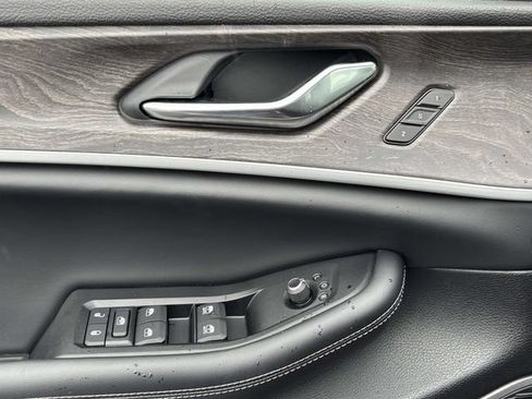 New 2026 Jeep Grand Cherokee L Limited AWD/4WD image 18