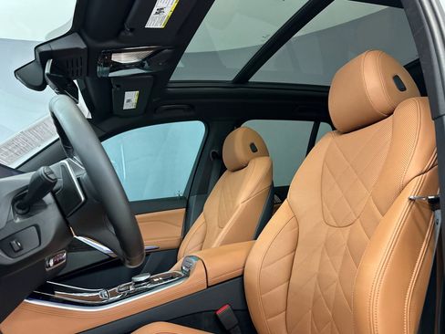 Certified 2025 BMW X5 sDrive40i w/ M Sport Package RWD image 5