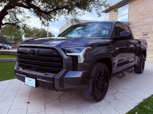Used 2022 Toyota Tundra SR5 RWD image 2
