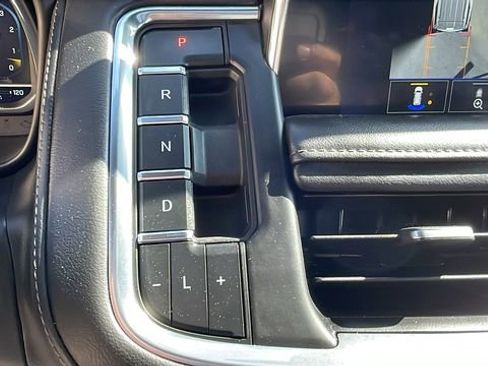 Used 2022 Chevrolet Suburban Z71 w/ Luxury Package image 21