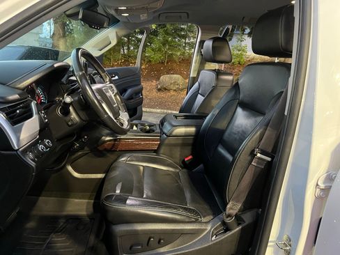 Used 2017 GMC Yukon SLT image 16