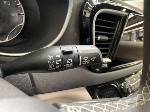 Used 2022 Chrysler Pacifica Touring-L image 31