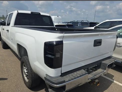 Used 2018 Chevrolet Silverado 2500 W/T w/ WT Convenience Package AWD/4WD image 2