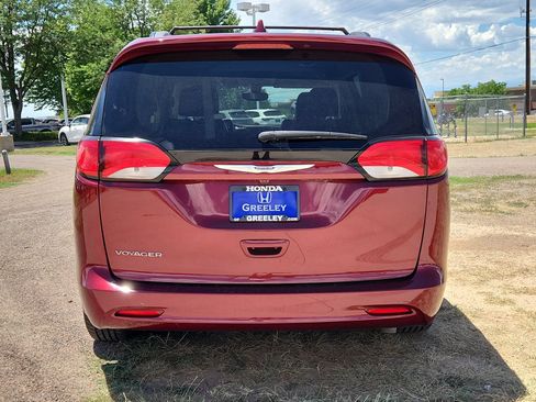 Used 2020 Chrysler Voyager Lxi FWD image 4