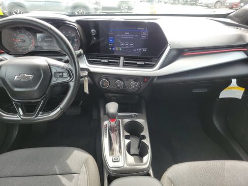 Used 2024 Chevrolet Trax RS FWD image 16