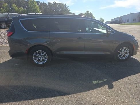 Used 2022 Chrysler Pacifica Touring-L FWD image 28