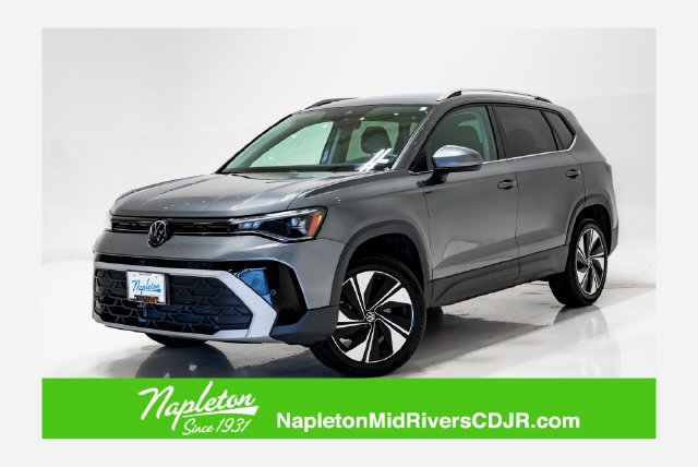 Used 2025 Volkswagen Taos SE AWD/4WD image 1