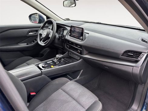 Used 2024 Nissan Rogue SV image 10