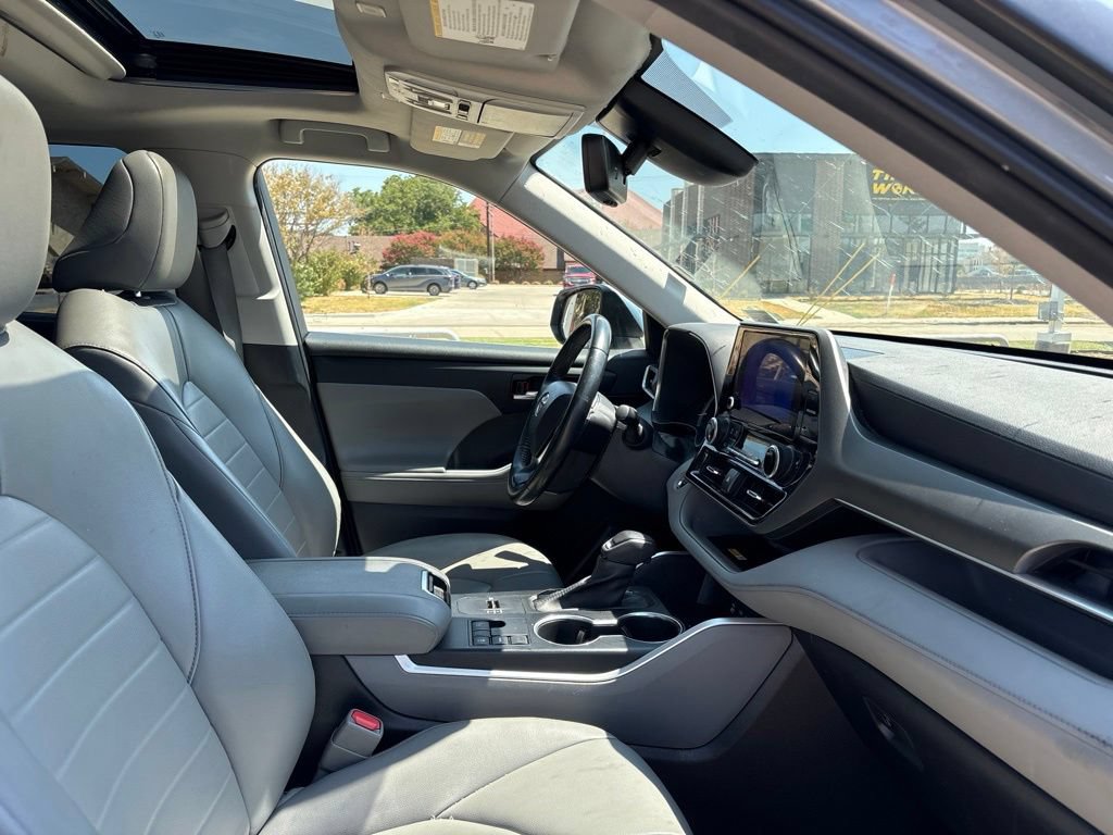 Used 2023 Toyota Highlander XLE FWD image 11