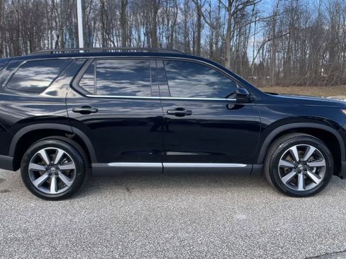 Used 2024 Honda Pilot Touring image 10